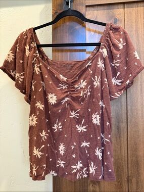 torrid mauve-brown floral ruched scoop tee